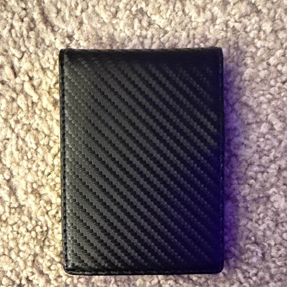 Black Carbon Fiber Wallet - Picture 3 of 3